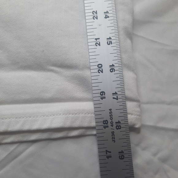 LEE women's mid-rise white shorts Sz 20 Medium cotton blend NWT. - Picture 11 of 14